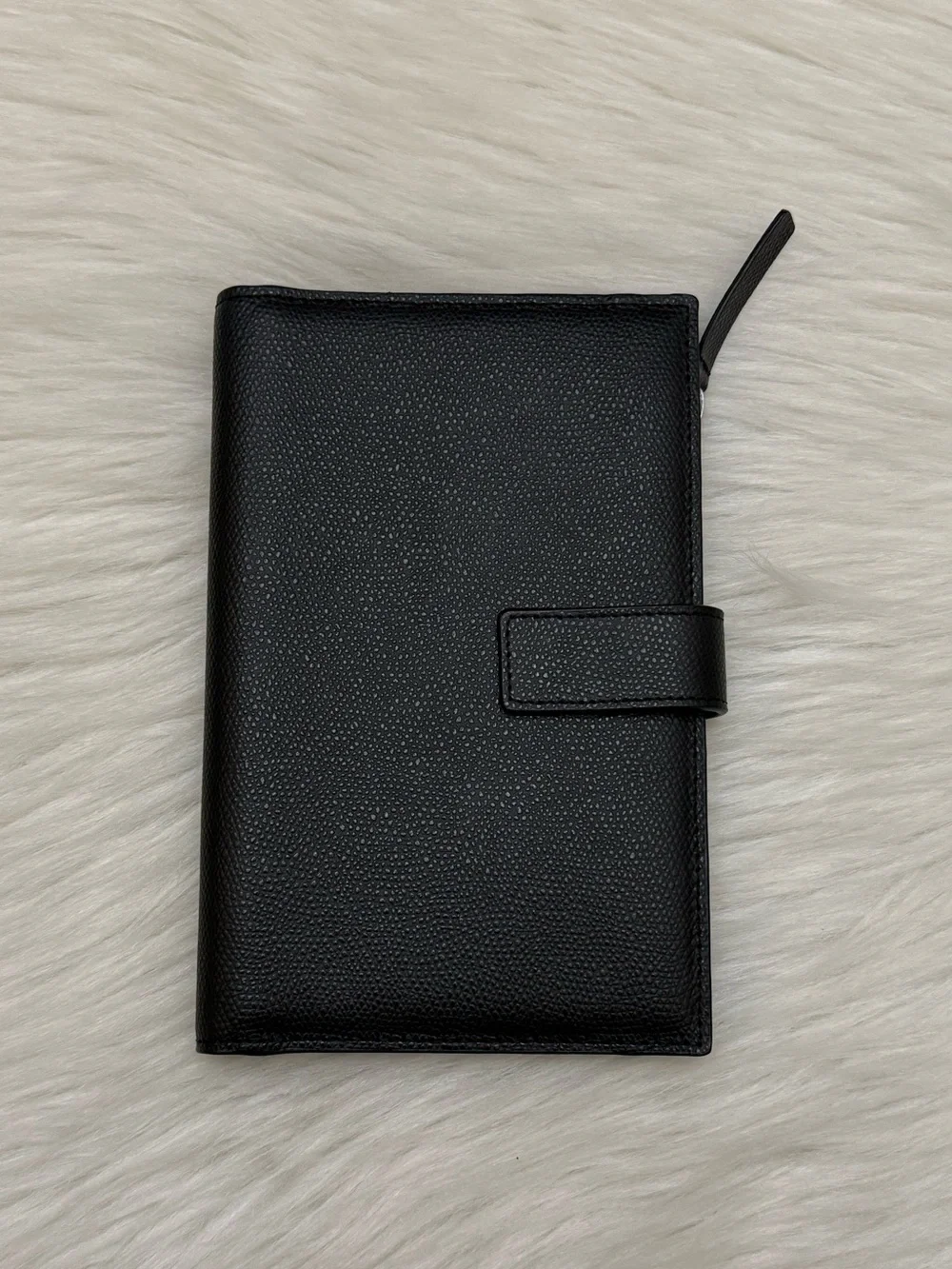 EVERLANE - BLACK TEXTURED PEBBLED LEATHER TRAVELER BIFOLD WALLET
